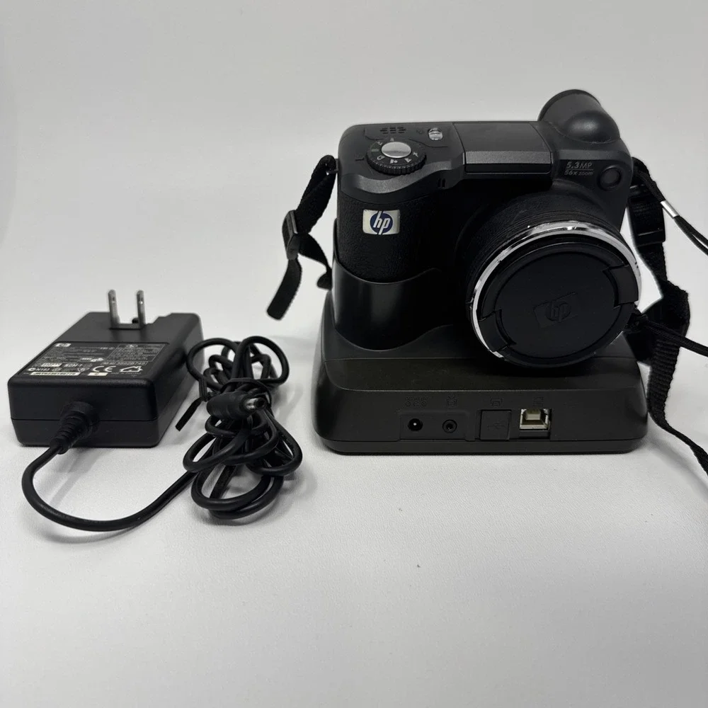 HP PhotoSmart 945 5.3MP Digital Camera 8xOptical Zoom GRLYB-0310 w/ Accessories‎